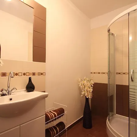 Aba House * 巴拉顿扎佐